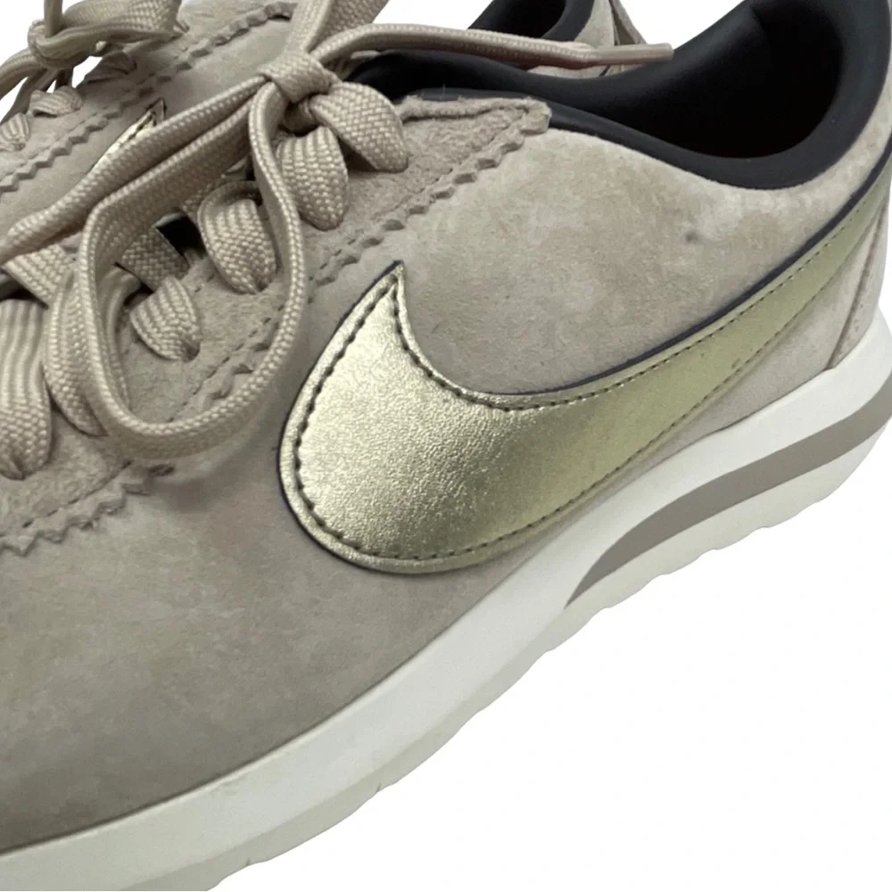 EUC Nike Womens Roshe Cortez NM PRM Suede‎ 9